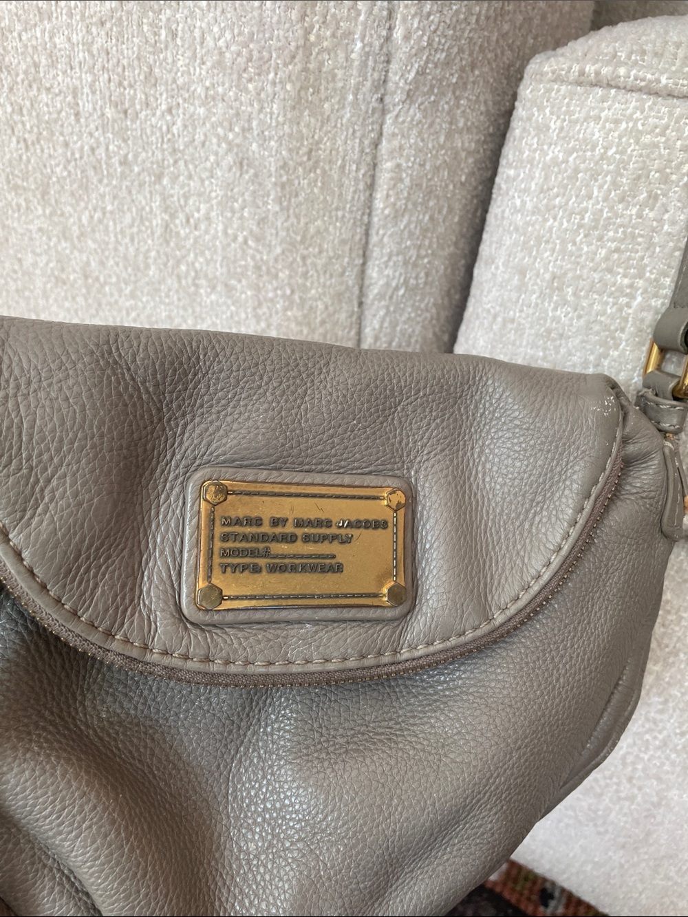 Marc by Marc Jacobs Pebbled Gray Leather Natasha Crossbody Gold Plaque As Is - Picture 3 of 11